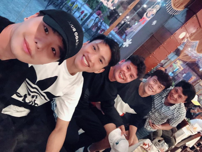 Trịnh Thăng Bình thăm lại đội bóng cũ toàn những chân sút đang hot nhất trên sân cỏ