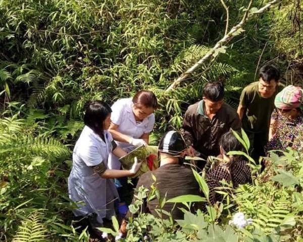 Bị ngã xuống vực, sản phụ sinh bé gái nặng 3kg ngay trong khe núi