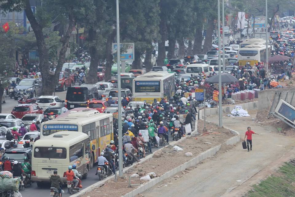 Thảm họa tắc đường Hà Nội chiều 27 Tết: Đừng ai ra đường giờ này