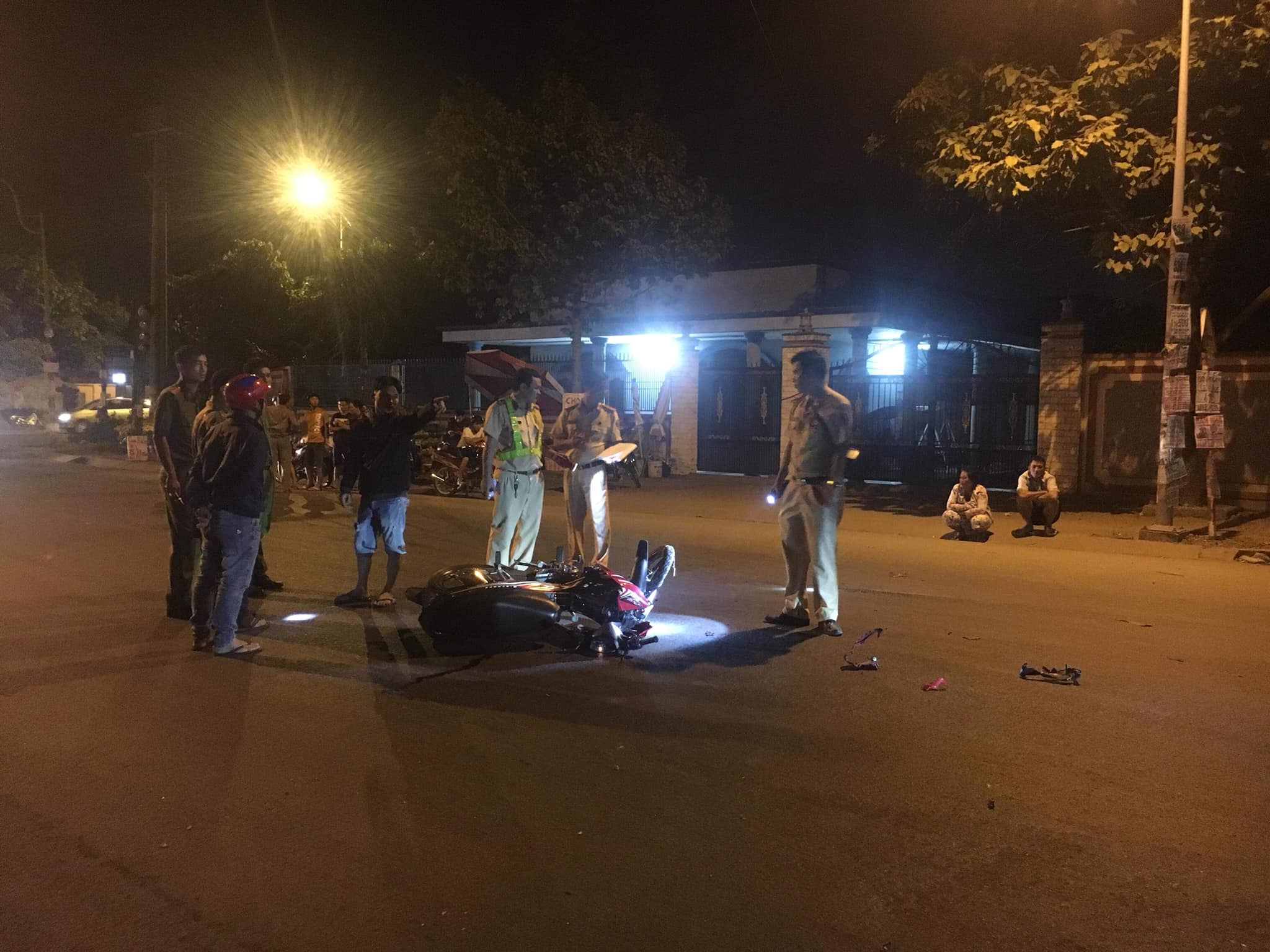 Bình Dương: Va chạm xe đầu kéo, 2 người thương vong