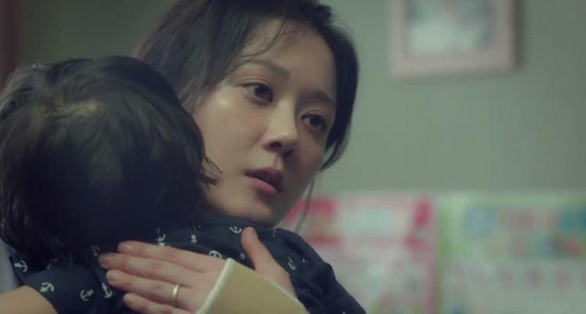 Con ốm nhập viện vẫn bị bắt về quê ăn Tết, nàng dâu ra tối hậu thư khiến mẹ chồng cũng phải e dè