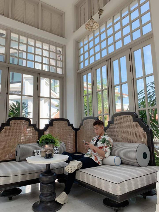 Khoe ảnh về quê ăn Tết với bạn gái, Văn Thanh nhận bão lời khen vì đẹp trai như oppa xứ Hàn!