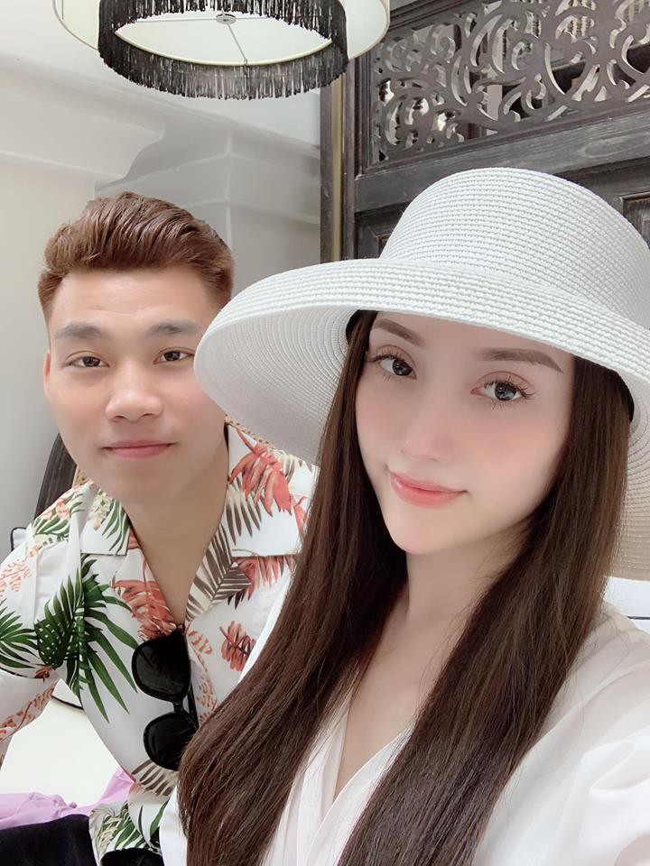 Khoe ảnh về quê ăn Tết với bạn gái, Văn Thanh nhận bão lời khen vì đẹp trai như oppa xứ Hàn!