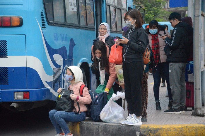 Người dân ùn ùn về quê Nghỉ Tết, nhiều tuyến đường cửa ngõ Thủ đô ùn tắc