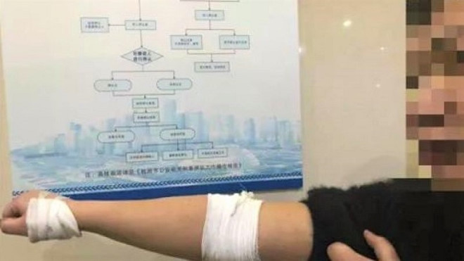 Thanh niên Trung Quốc đập phá quán bar vì cha mẹ giục cưới