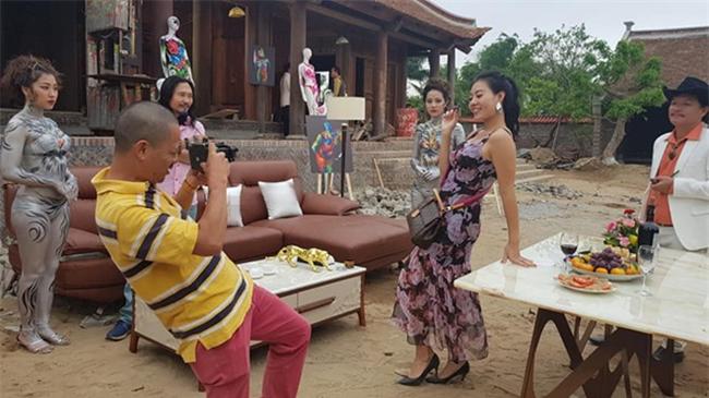 Méo mặt với phim hài Tết 2019: Khiêu khích khán giả, nóng nhất vẫn là chuyện khoe ngực đẫy đà Méo mặt với phim hài Tết 2019: Khiêu khích khán giả, nóng nhất vẫn là chuyện khoe ngực đẫy đà