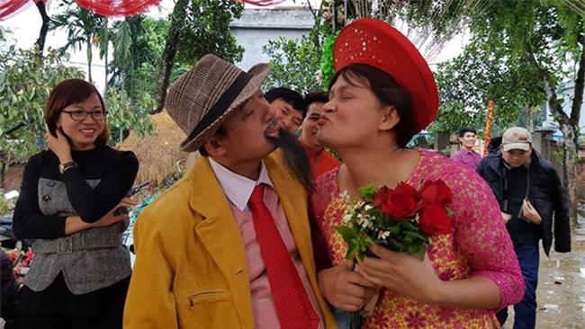 Méo mặt với phim hài Tết 2019: Khiêu khích khán giả, nóng nhất vẫn là chuyện khoe ngực đẫy đà Méo mặt với phim hài Tết 2019: Khiêu khích khán giả, nóng nhất vẫn là chuyện khoe ngực đẫy đà