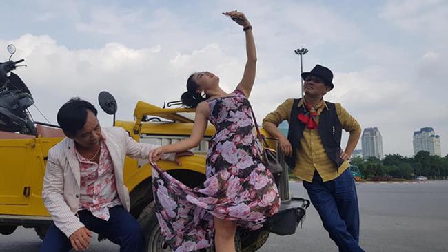 Méo mặt với phim hài Tết 2019: Khiêu khích khán giả, nóng nhất vẫn là chuyện khoe ngực đẫy đà Méo mặt với phim hài Tết 2019: Khiêu khích khán giả, nóng nhất vẫn là chuyện khoe ngực đẫy đà