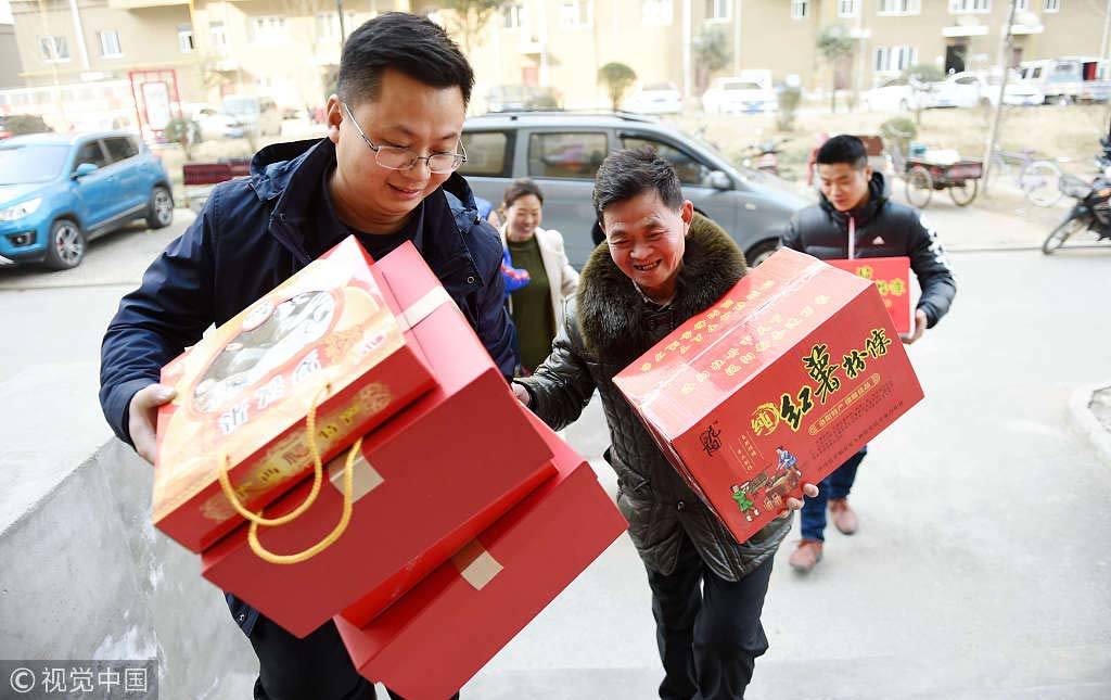 Xem người dân Trung Quốc tiêu tiền trước Tết