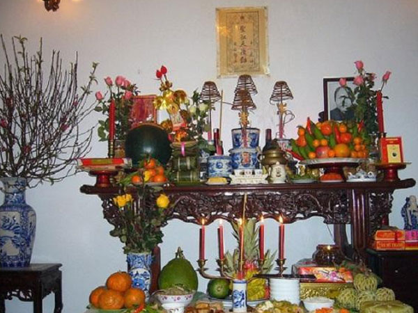 Những điều kiêng kỵ trên bàn thờ ngày Tết Nguyên đán để tránh mất lộc, ra tài