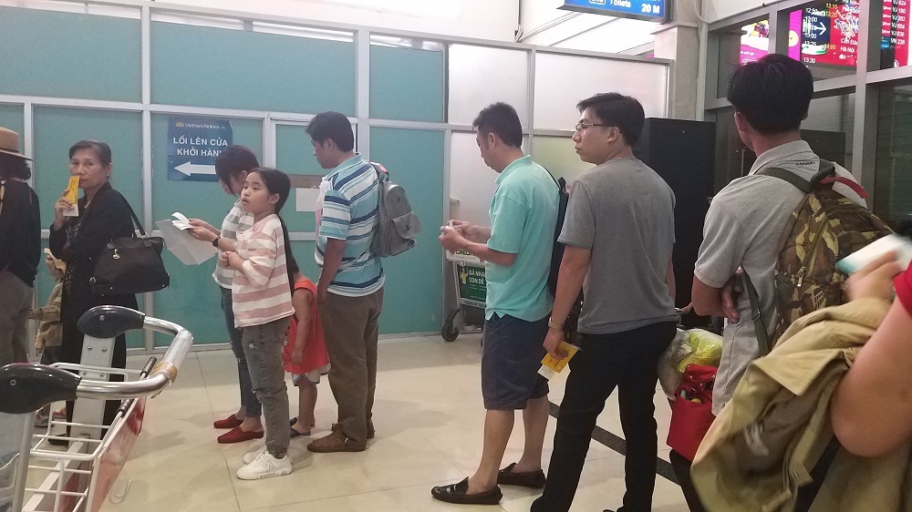 Sân bay Tân Sơn Nhất nêm cứng người, lập kỉ lục 900 chuyến bay/ngày