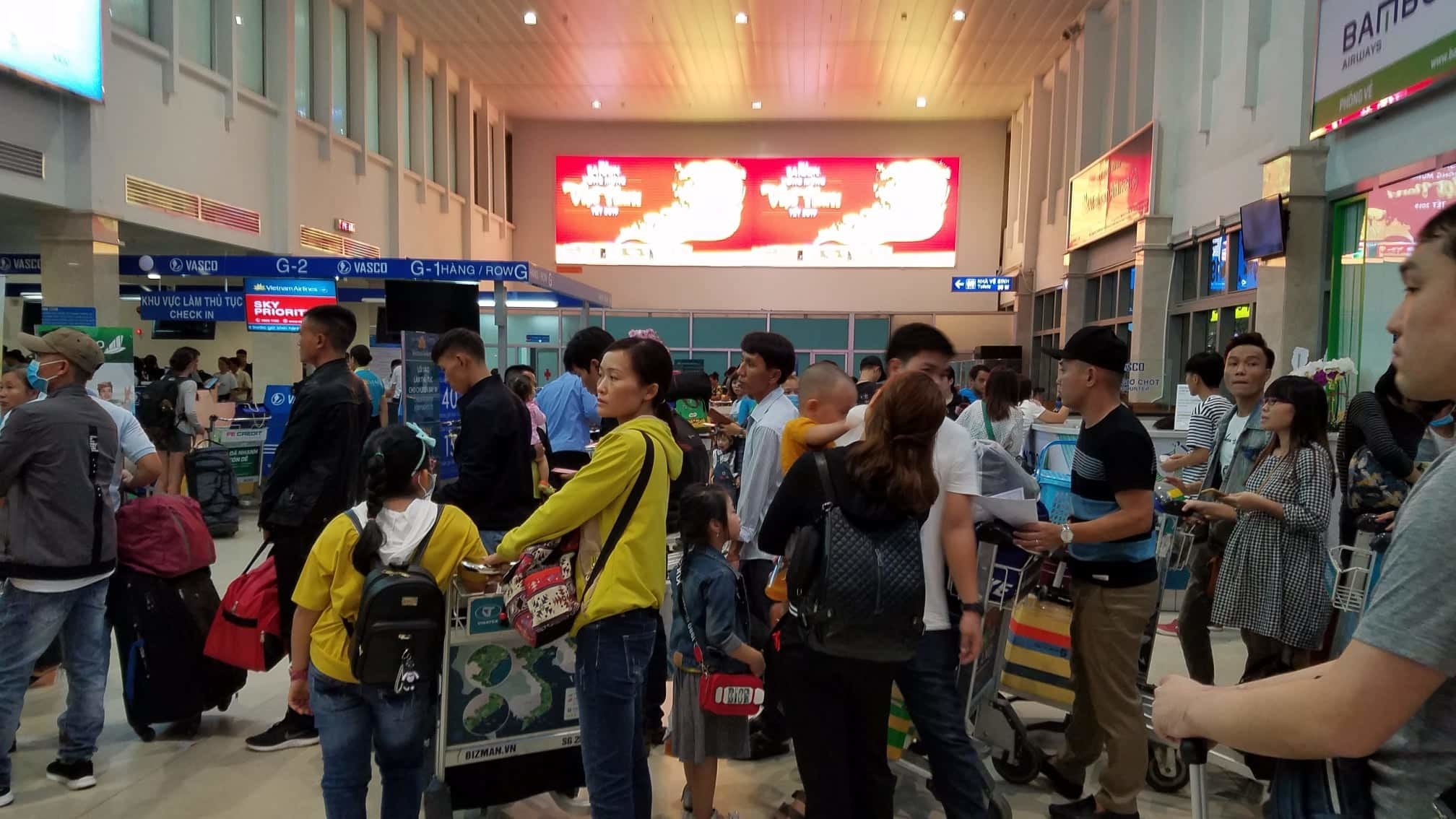 Sân bay Tân Sơn Nhất nêm cứng người, lập kỉ lục 900 chuyến bay/ngày