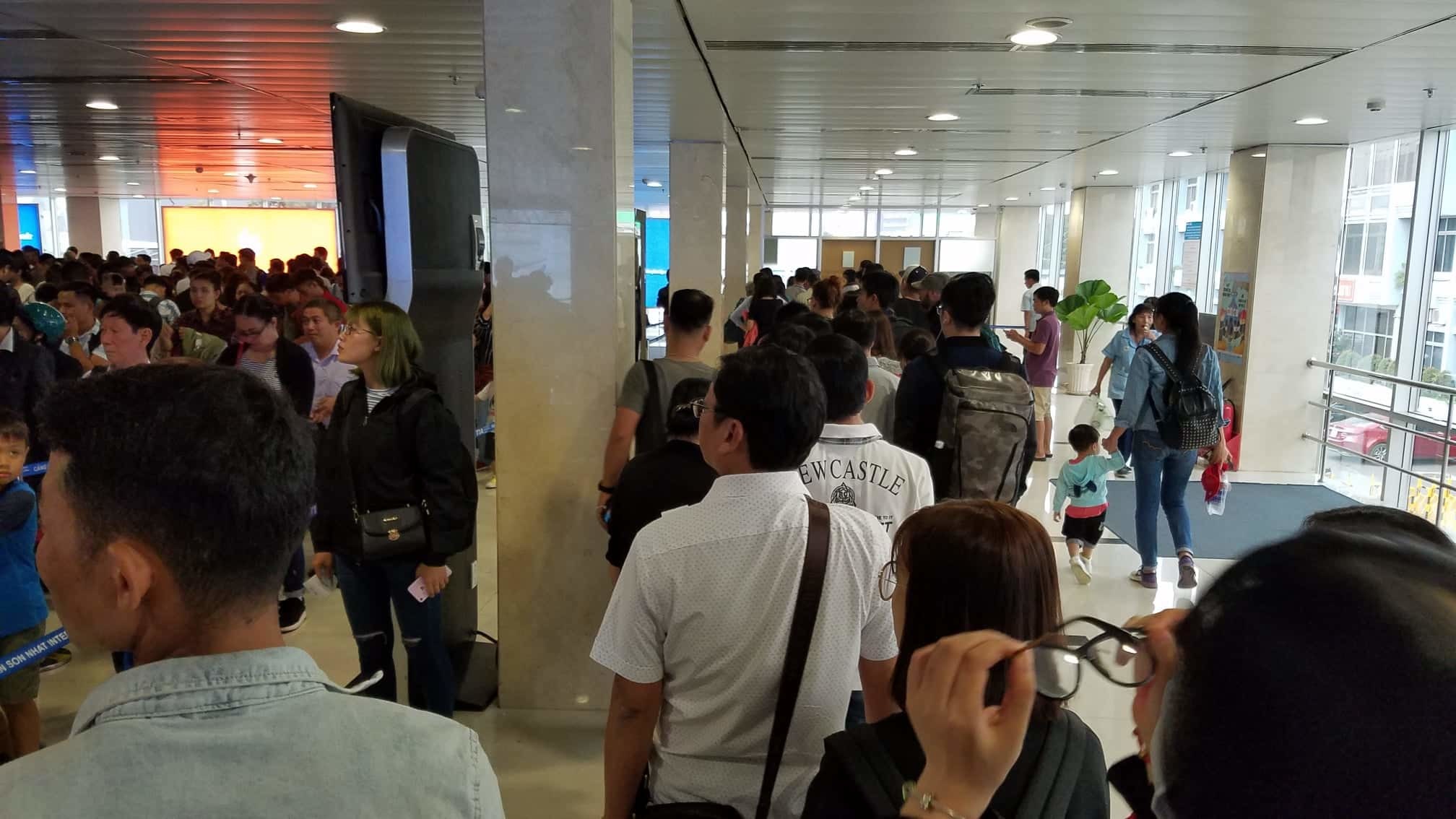 Sân bay Tân Sơn Nhất nêm cứng người, lập kỉ lục 900 chuyến bay/ngày