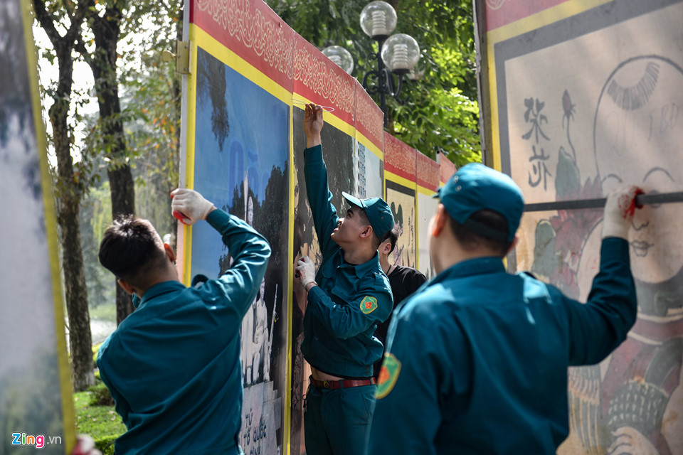 Phố phường rực rỡ, bớt màu mè để đón Tết Kỷ Hợi