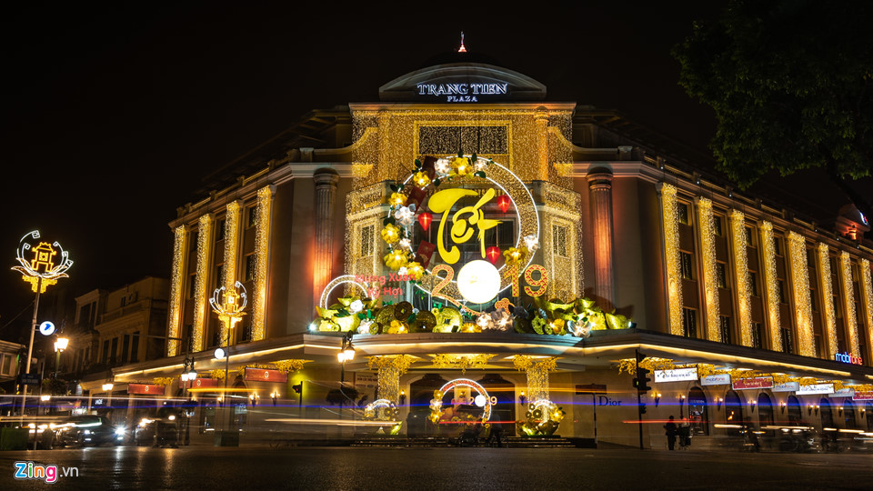 Phố phường rực rỡ, bớt màu mè để đón Tết Kỷ Hợi