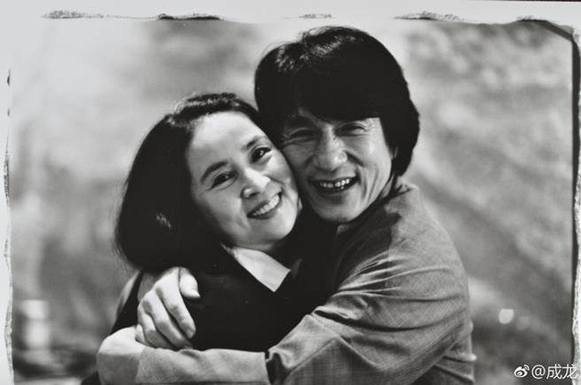 Vợ Thành Long - Lâm Phụng Kiều: Chồng ngoại tình vẫn sẵn sàng tha thứ, đứng giữa lằn ranh bao dung và nhu nhược