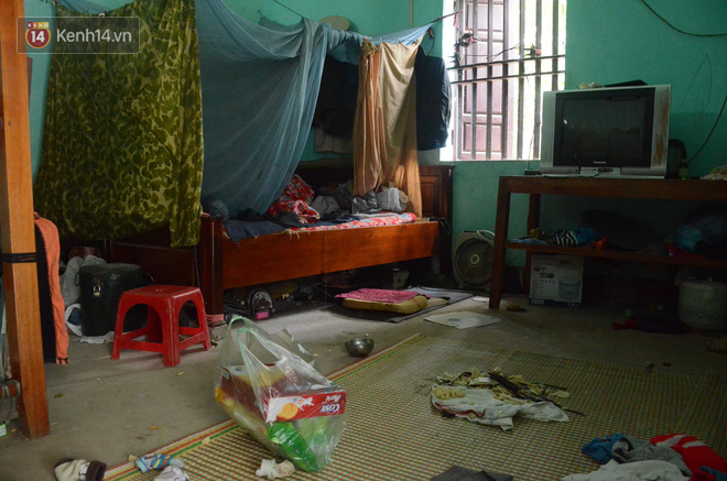 Tết buồn của cặp vợ chồng chênh lệch 43 tuổi ở Hà Nam: Không đào quất, không bánh chưng, 3 đứa con thơ phải mặc đồ cũ