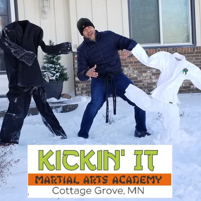 Lạc quan như người Mỹ: Thi nhau đông cứng quần jeans, nấu mì bay trong đợt giá rét kỷ lục