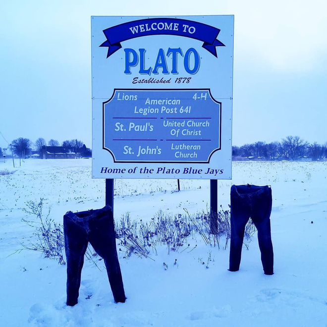 Lạc quan như người Mỹ: Thi nhau đông cứng quần jeans, nấu mì bay trong đợt giá rét kỷ lục