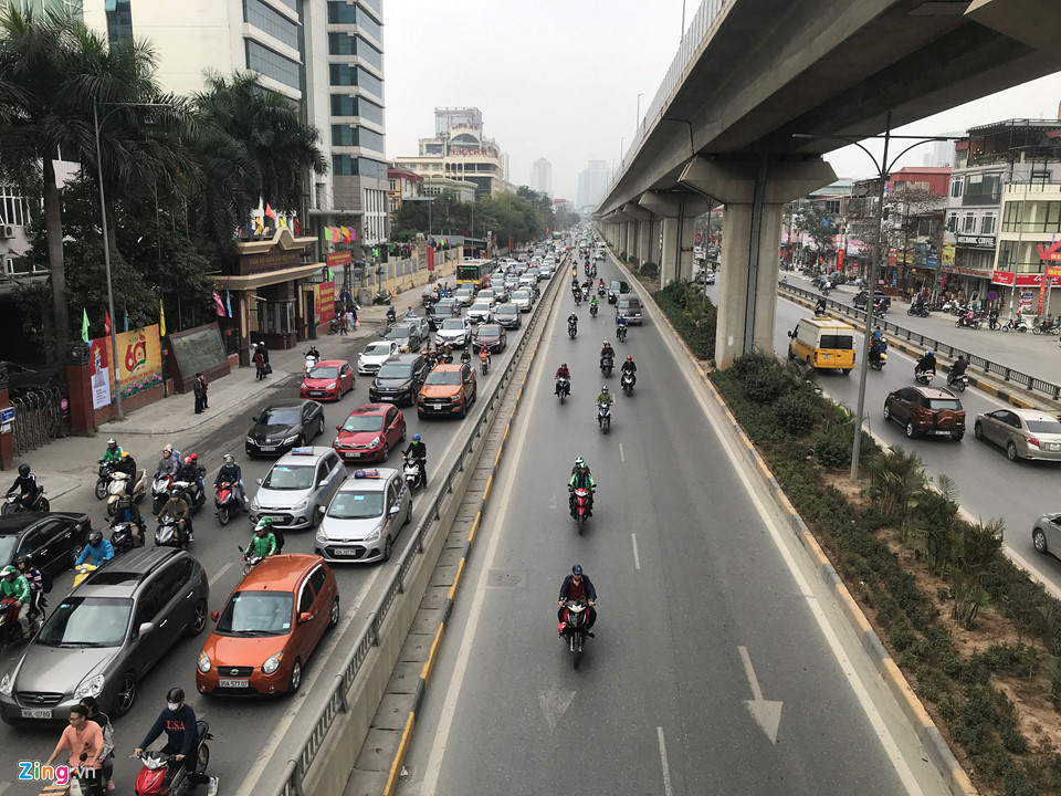 Dòng người về quê ăn Tết khiến cửa ngõ thủ đô Hà Nội ùn ứ