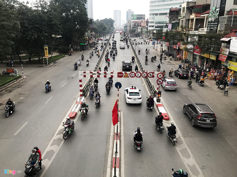 Dòng người về quê ăn Tết khiến cửa ngõ thủ đô Hà Nội ùn ứ