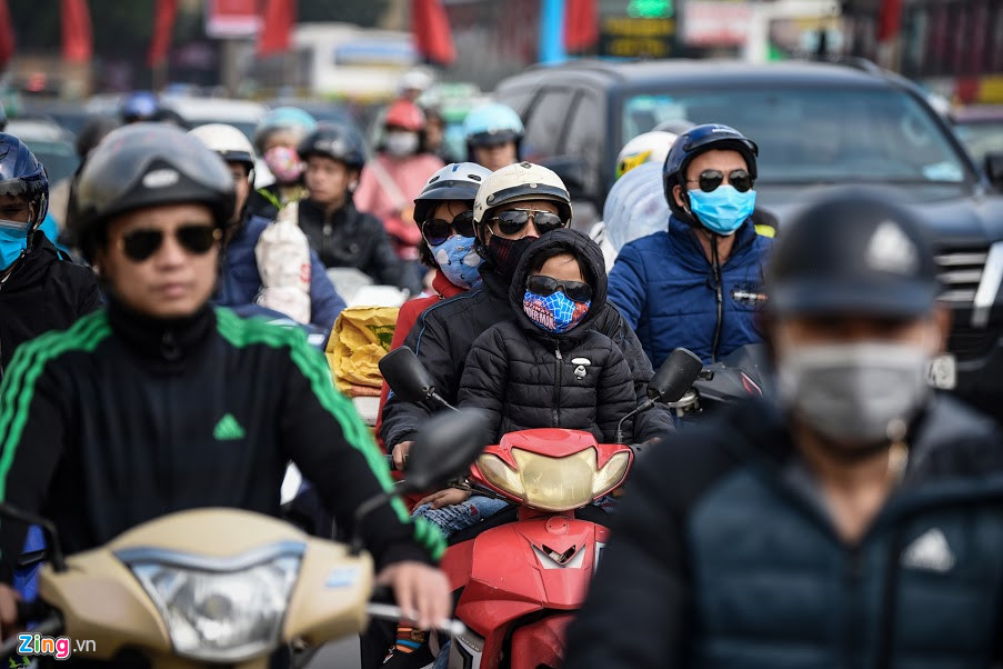 Dòng người về quê ăn Tết khiến cửa ngõ thủ đô Hà Nội ùn ứ