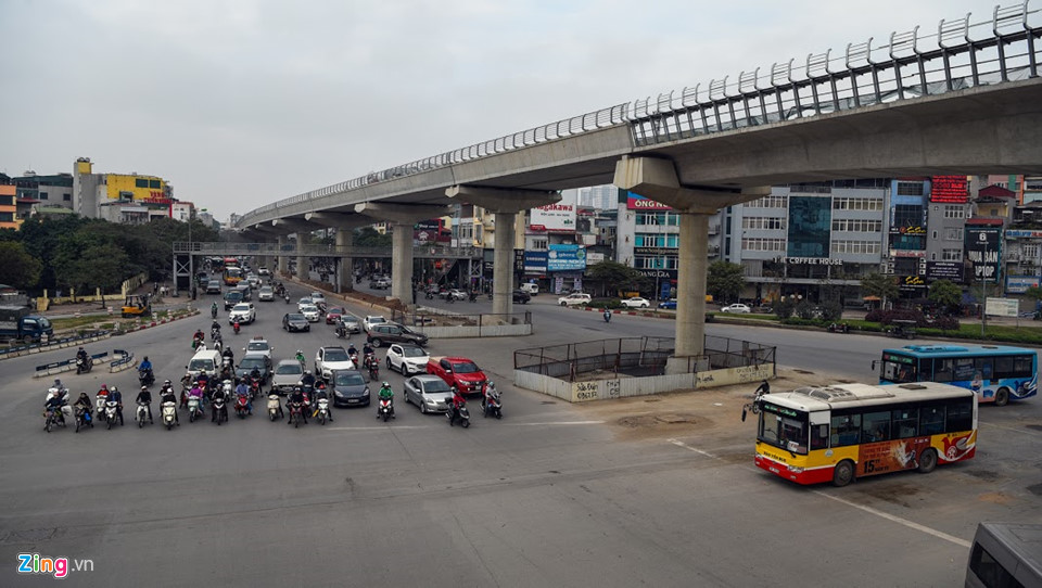 Dòng người về quê ăn Tết khiến cửa ngõ thủ đô Hà Nội ùn ứ