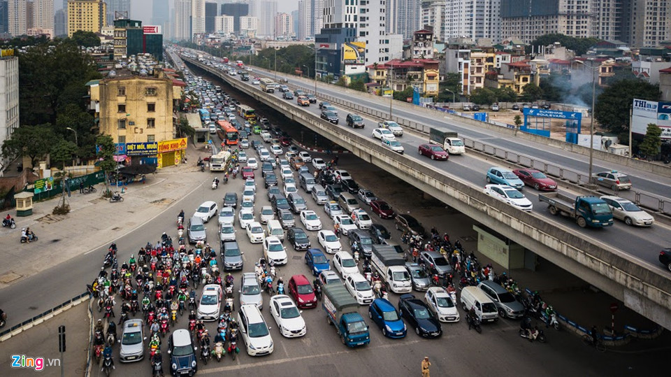 Dòng người về quê ăn Tết khiến cửa ngõ thủ đô Hà Nội ùn ứ