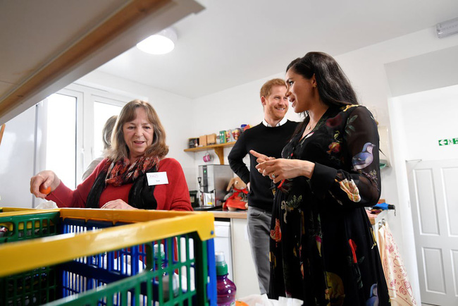 Meghan gây tranh cãi dữ dội bởi ý tưởng từ thiện bị đánh giá là ngốc nghếch, không giống ai của mình