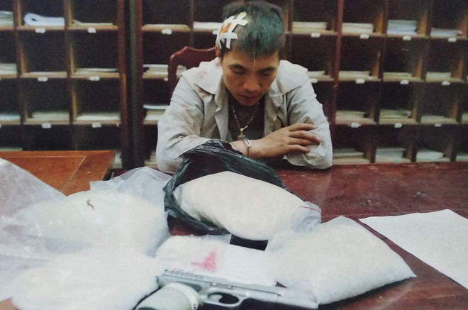 4 giờ đấu trí với trùm ma túy xuyên quốc gia tàng trữ súng