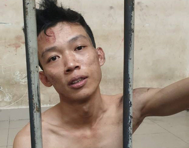 Bắt kẻ giật iPhone X của du khách nước ngoài ngày 29 Tết