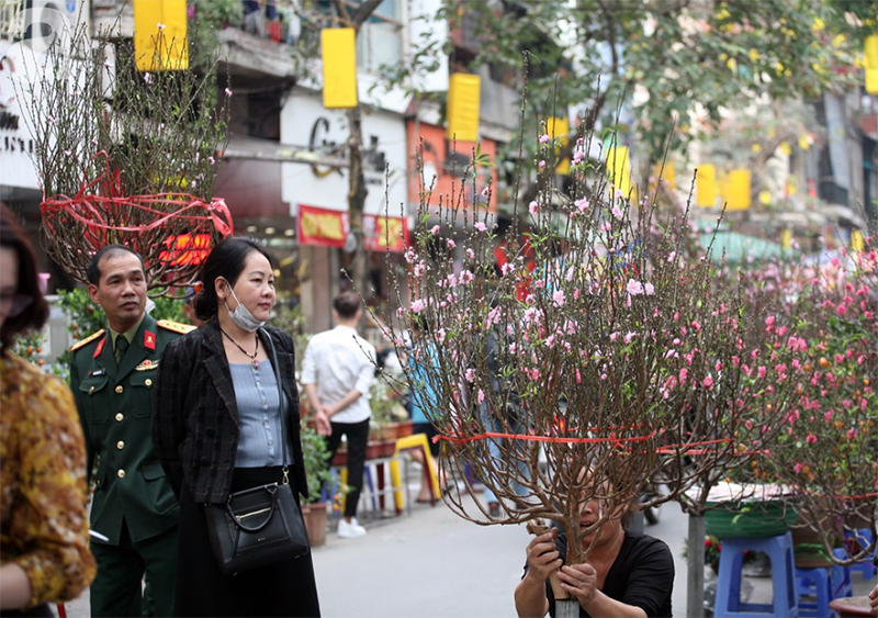 Hà Nội: Chợ hoa cổ Hàng Lược, chỉ họp 1 phiên duy nhất đông nghịt ngày cuối năm