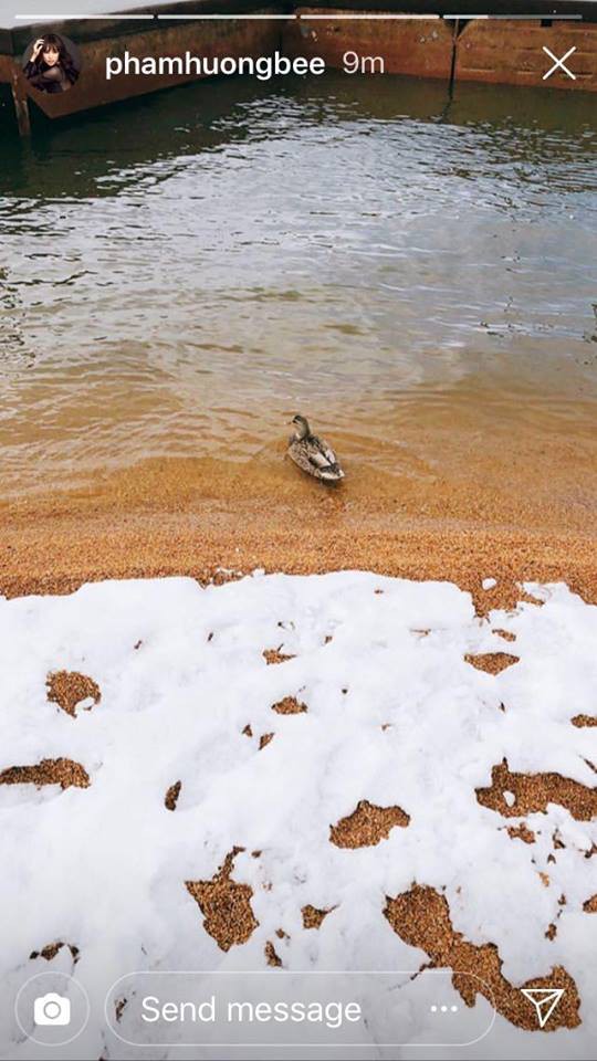 Đi trượt tuyết đón Tết xa nhà, Phạm Hương lại bị soi bệnh tuyến giáp