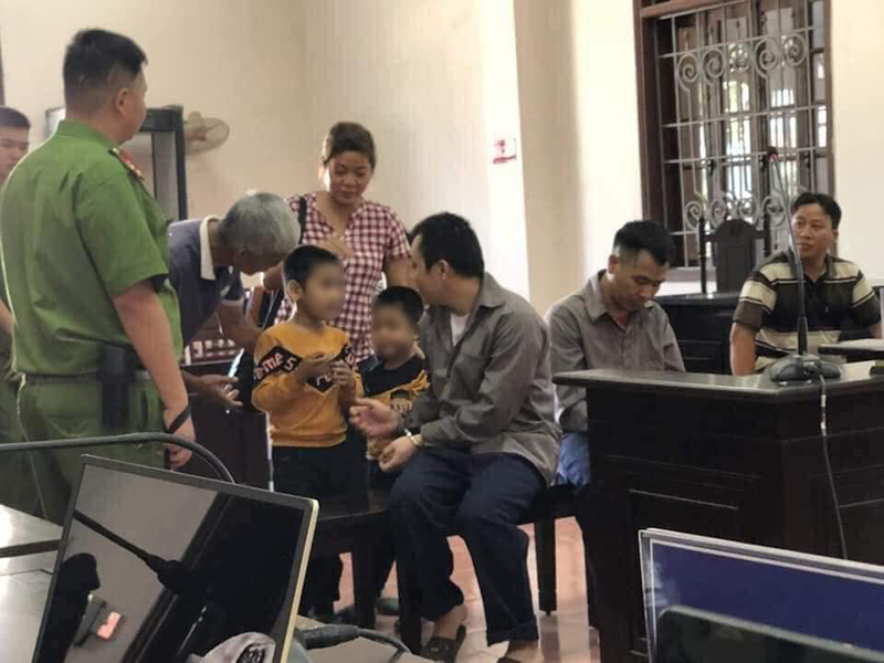 Tâm sự xót xa của gia đình tài xế Hoàng trong vụ container đâm Innova đi lùi trên cao tốc: Hai tết rồi các con luôn hỏi bố đi đâu mà không về nhà?