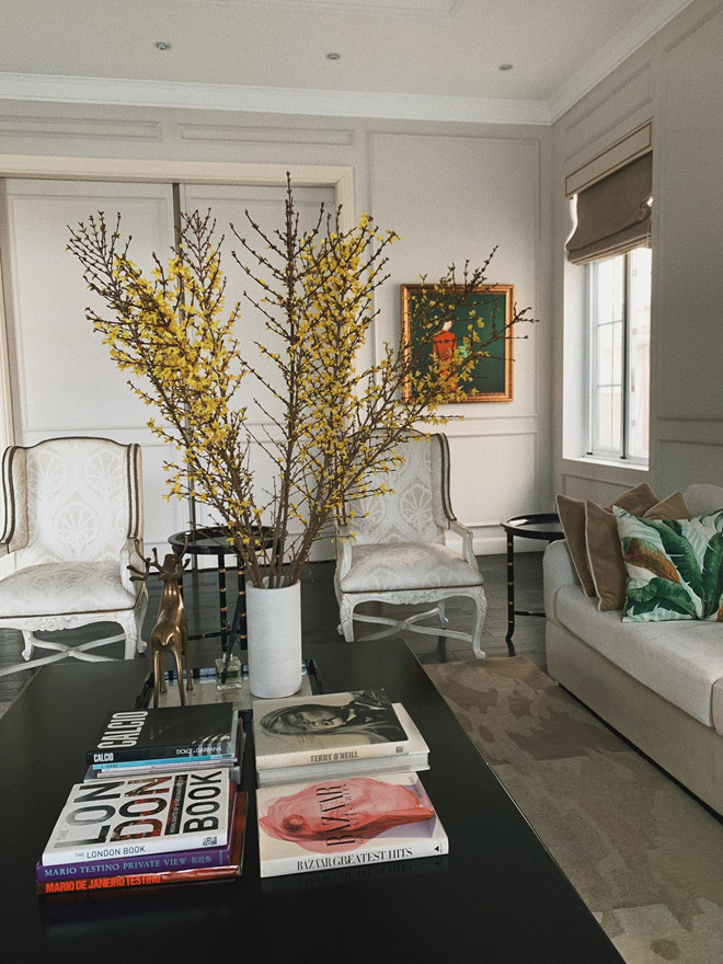 Tăng Thanh Hà khoe biệt thự triệu USD đầy ắp đào mai dịp Tết