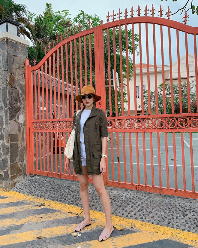 Tăng Thanh Hà khoe biệt thự triệu USD đầy ắp đào mai dịp Tết