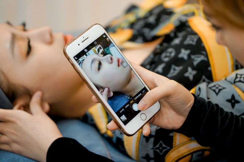 Sát giao thừa, chị em vẫn ùn ùn kéo nhau đi làm đẹp, chủ spa kiếm cả tỉ đồng chỉ trong 1 tuần giáp Tết