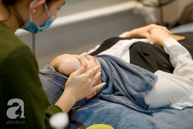 Sát giao thừa, chị em vẫn ùn ùn kéo nhau đi làm đẹp, chủ spa kiếm cả tỉ đồng chỉ trong 1 tuần giáp Tết