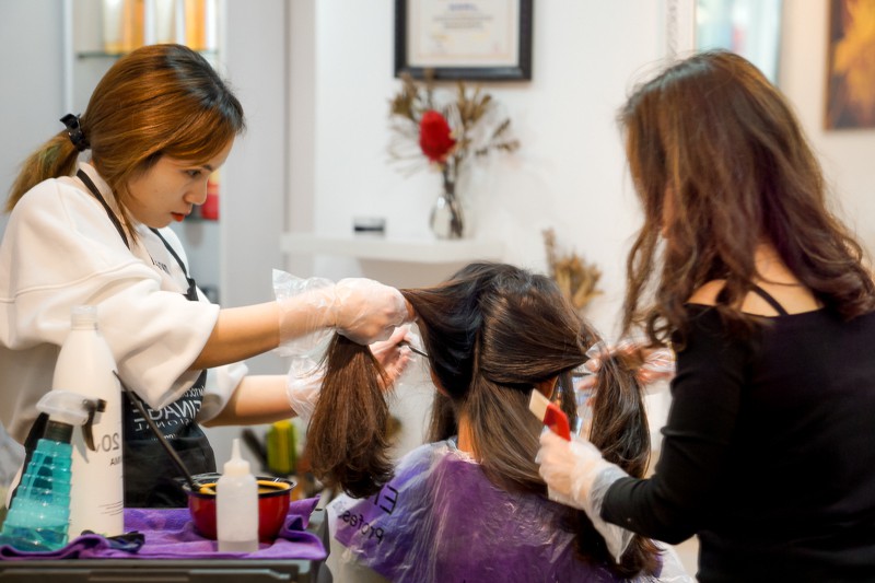 Sát giao thừa, chị em vẫn ùn ùn kéo nhau đi làm đẹp, chủ spa kiếm cả tỉ đồng chỉ trong 1 tuần giáp Tết