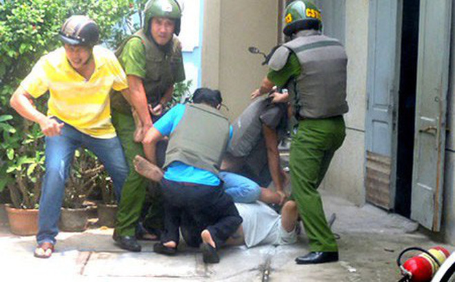 Cần tiền tiêu Tết, gã đàn ông xông vào nhà, đuổi chém một phụ nữ để cướp tài sản