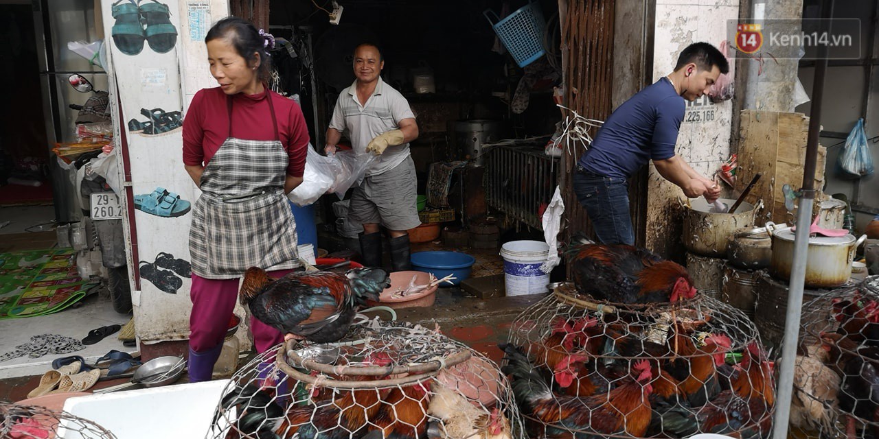 Dịch vụ rửa xe, làm gà thuê tăng giá gấp đôi vẫn đắt khách như tôm tươi chiều 29 Tết