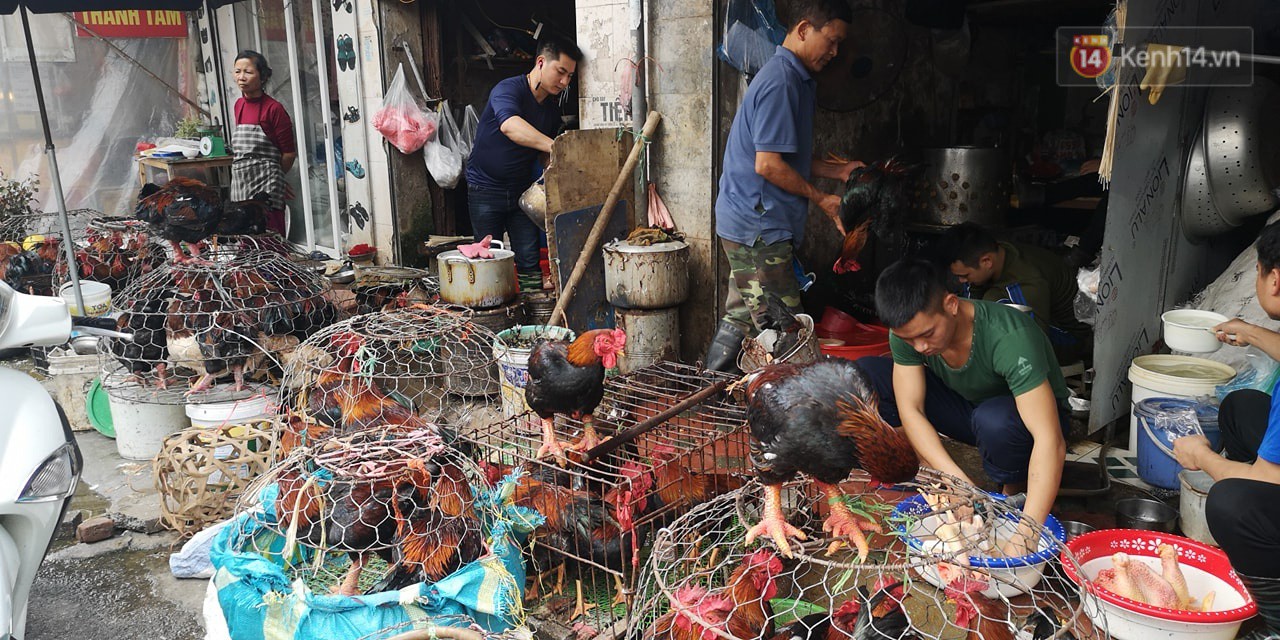 Dịch vụ rửa xe, làm gà thuê tăng giá gấp đôi vẫn đắt khách như tôm tươi chiều 29 Tết