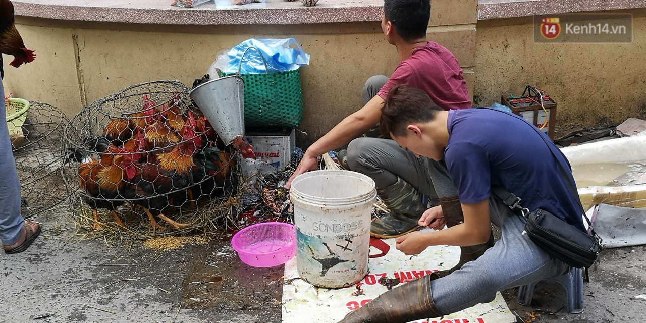 Dịch vụ rửa xe, làm gà thuê tăng giá gấp đôi vẫn đắt khách như tôm tươi chiều 29 Tết