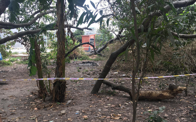 Đốt tấm khăn quấn chặt chôn dưới hố sâu, lộ thi thể thai nhi còn nguyên dây rốn