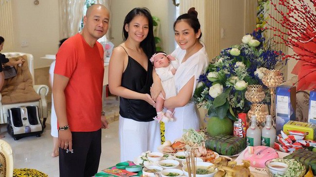 Em dâu Minh Hằng sinh con gái đầu lòng sau 6 tháng kết hôn, nhan sắc bà mẹ một con khiến ai cũng ngỡ ngàng