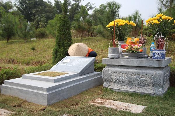 Tạ mộ ngày cuối năm: Rộn ràng và độc đáo dịch vụ cúng Tết online