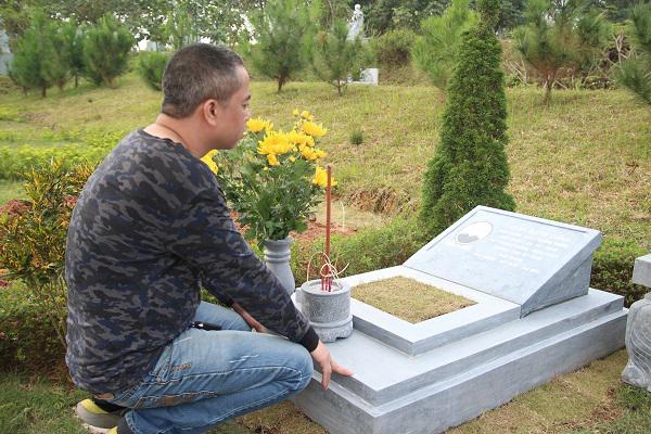 Tạ mộ ngày cuối năm: Rộn ràng và độc đáo dịch vụ cúng Tết online