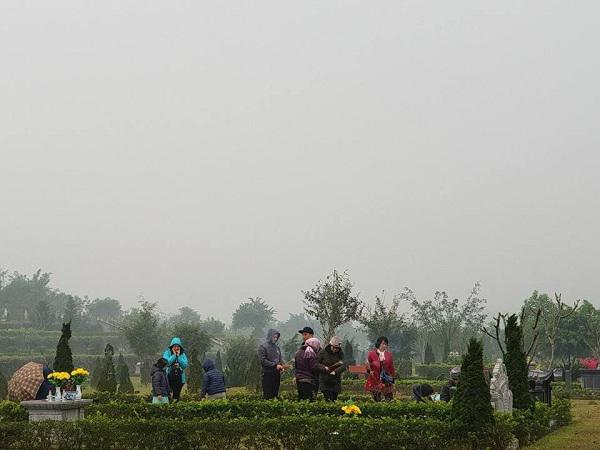 Tạ mộ ngày cuối năm: Rộn ràng và độc đáo dịch vụ cúng Tết online