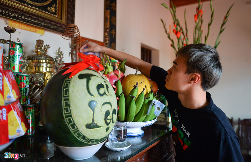 Văn Toàn dọn nhà, giúp mẹ làm cơm tất niên