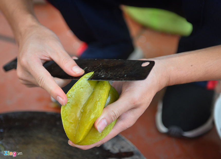 Văn Toàn dọn nhà, giúp mẹ làm cơm tất niên